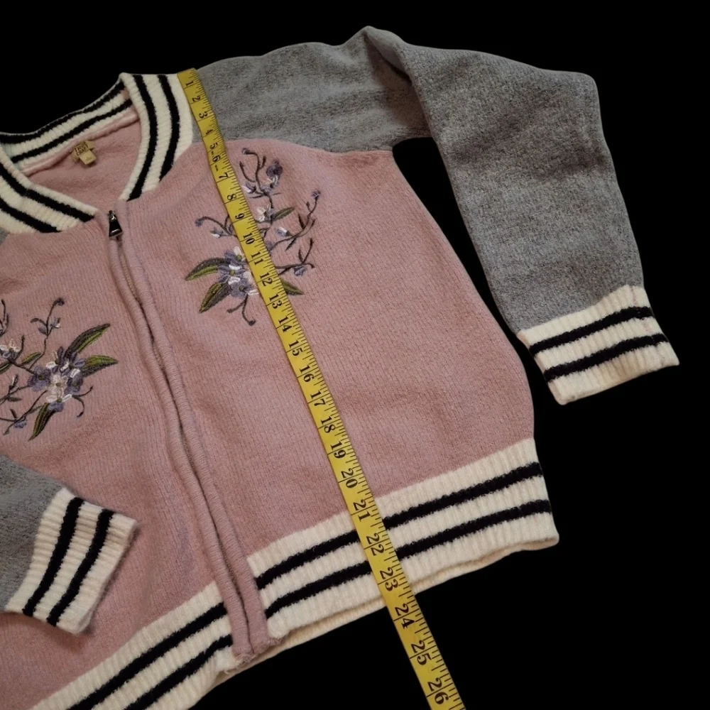 True Craft Embroidered Varsity Sweater Gray Pink Striped Trim  Women Size Large - Picture 14 of 15